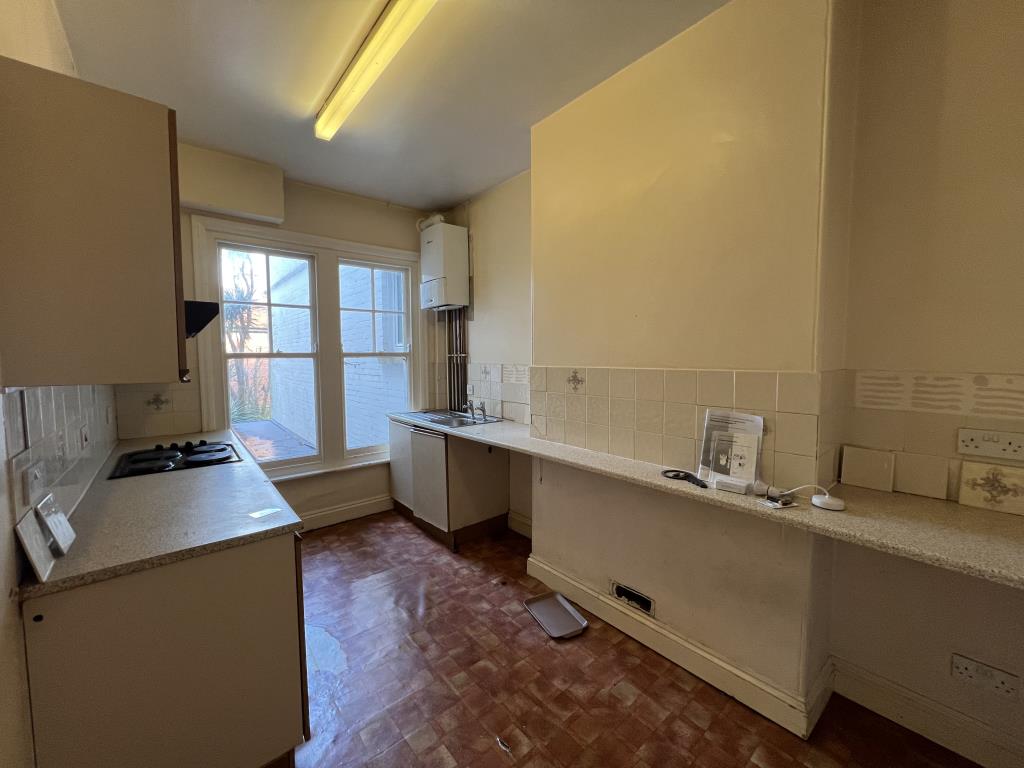 Lot: 102 - TWO-BEDROOM FLAT FOR REFURBISHMENT - View of the kitchen
